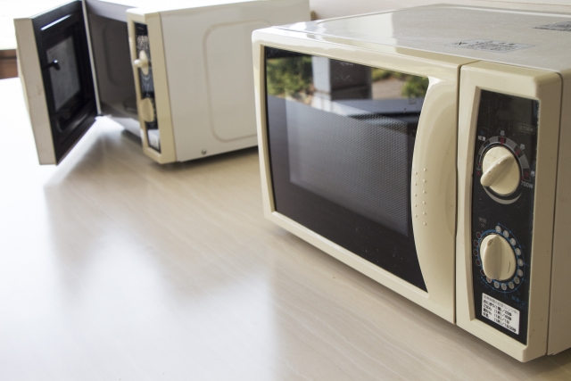 電子レンジとオーブンレンジのメリットは？どっちがいいかも解説